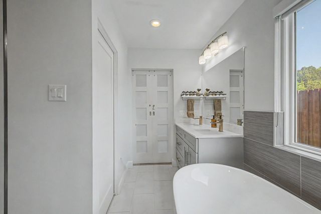 6550 Lockheed Boulevard, Dallas, TX 75209