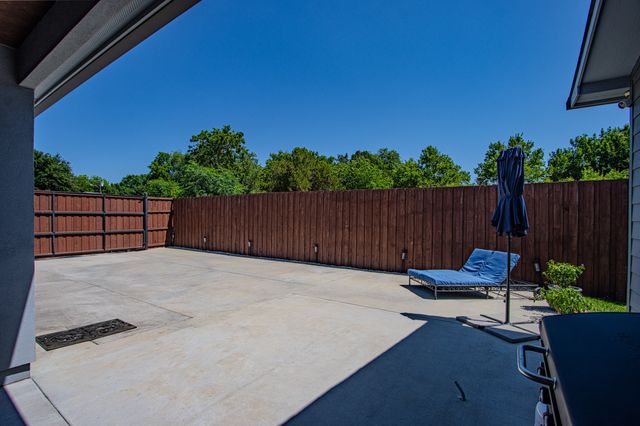 6550 Lockheed Boulevard, Dallas, TX 75209