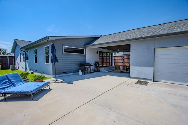 6550 Lockheed Boulevard, Dallas, TX 75209