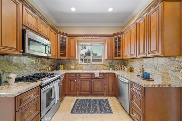 560 N 2nd Avenue, Upland, CA 91786