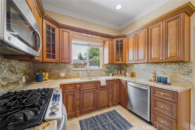 560 N 2nd Avenue, Upland, CA 91786