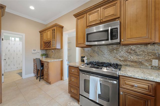 560 N 2nd Avenue, Upland, CA 91786