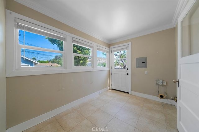 560 N 2nd Avenue, Upland, CA 91786