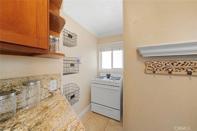 560 N 2nd Avenue, Upland, CA 91786