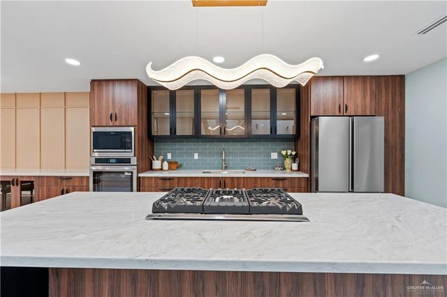 1420 S 7th Avenue, Edinburg, TX 78539