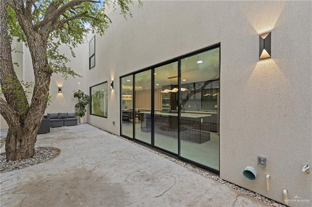 1420 S 7th Avenue, Edinburg, TX 78539