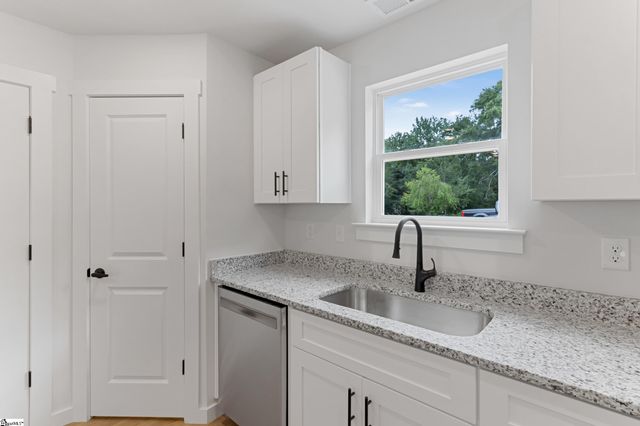 18 Catawba Avenue, Greenville, SC 29611