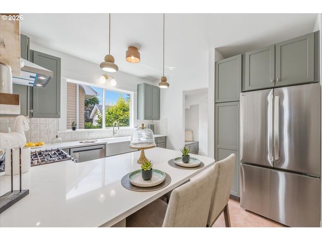5731 Ne 10TH Ave, Portland, OR 97211