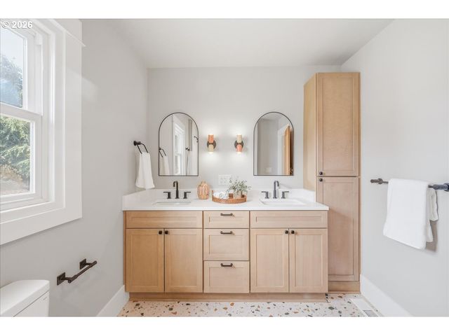 5731 Ne 10TH Ave, Portland, OR 97211
