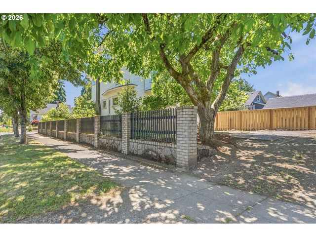 5731 Ne 10TH Ave, Portland, OR 97211