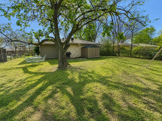 915 N 7th Street, Sanger, TX 76266