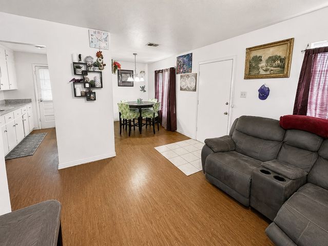 915 N 7th Street, Sanger, TX 76266