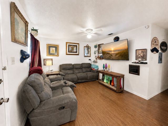 915 N 7th Street, Sanger, TX 76266