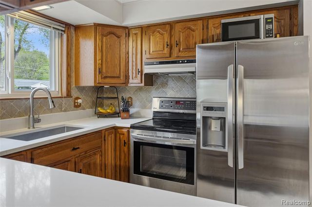 30515 Jeanine Street, Livonia, MI 48152