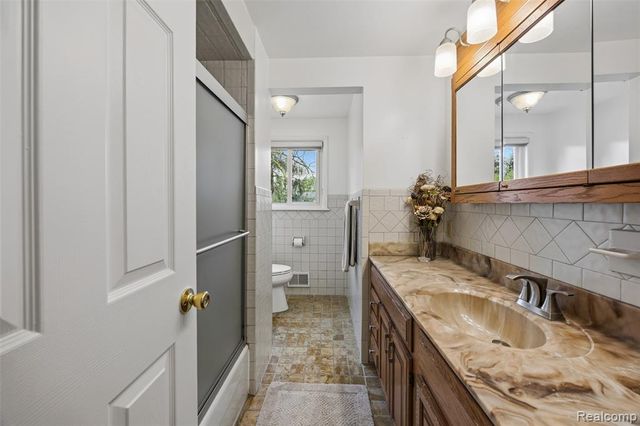 30515 Jeanine Street, Livonia, MI 48152