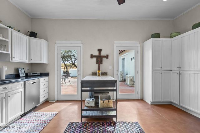 49 Right Of Way Road, Tubac, AZ 85646