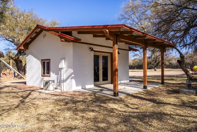 49 Right Of Way Road, Tubac, AZ 85646