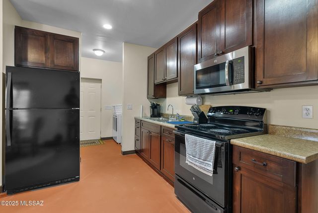 49 Right Of Way Road, Tubac, AZ 85646