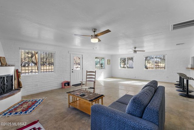 49 Right Of Way Road, Tubac, AZ 85646