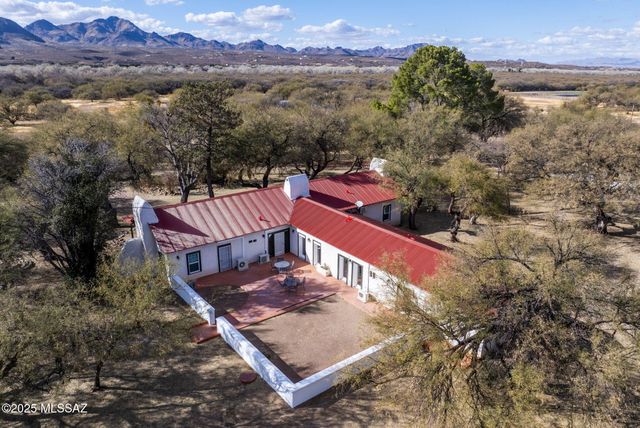 49 Right Of Way Road, Tubac, AZ 85646
