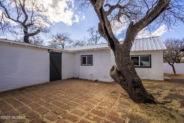 49 Right Of Way Road, Tubac, AZ 85646