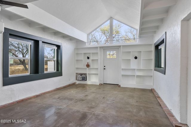 49 Right Of Way Road, Tubac, AZ 85646