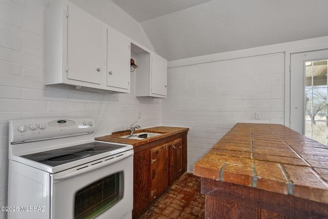 49 Right Of Way Road, Tubac, AZ 85646