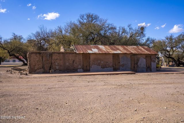 49 Right Of Way Road, Tubac, AZ 85646