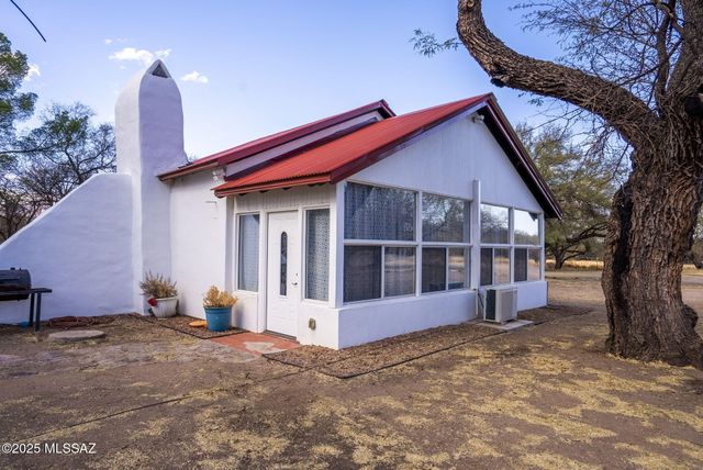 49 Right Of Way Road, Tubac, AZ 85646