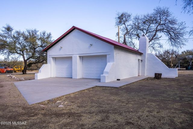 49 Right Of Way Road, Tubac, AZ 85646