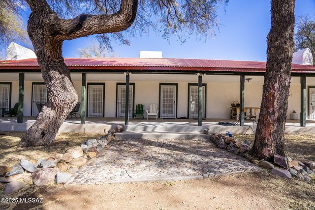 49 Right Of Way Road, Tubac, AZ 85646