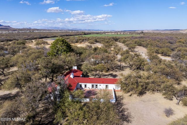 49 Right Of Way Road, Tubac, AZ 85646