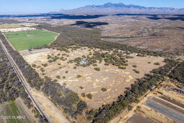 49 Right Of Way Road, Tubac, AZ 85646