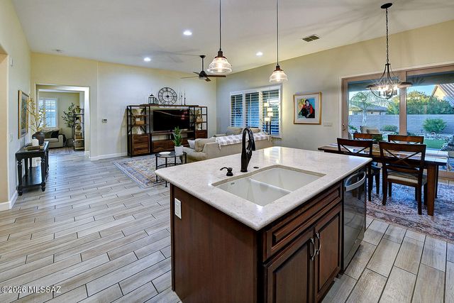 2397 E Skywalker Way, Green Valley, AZ 85614