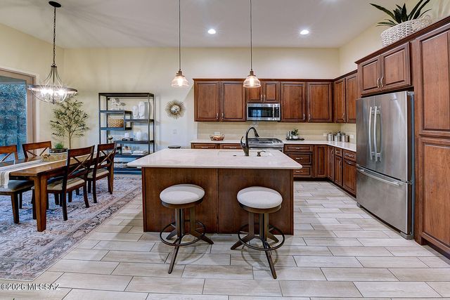 2397 E Skywalker Way, Green Valley, AZ 85614