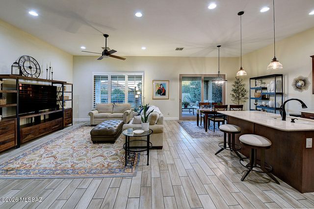 2397 E Skywalker Way, Green Valley, AZ 85614