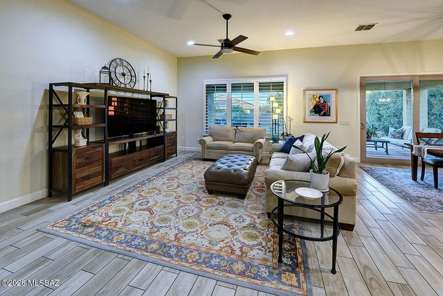 2397 E Skywalker Way, Green Valley, AZ 85614