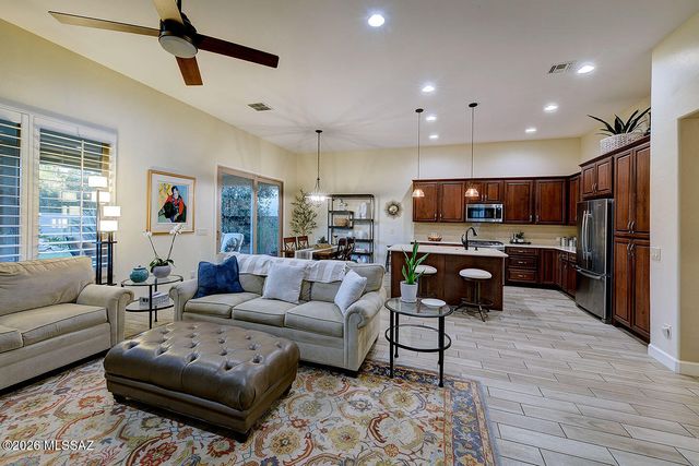 2397 E Skywalker Way, Green Valley, AZ 85614