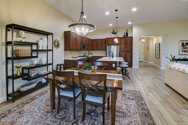 2397 E Skywalker Way, Green Valley, AZ 85614