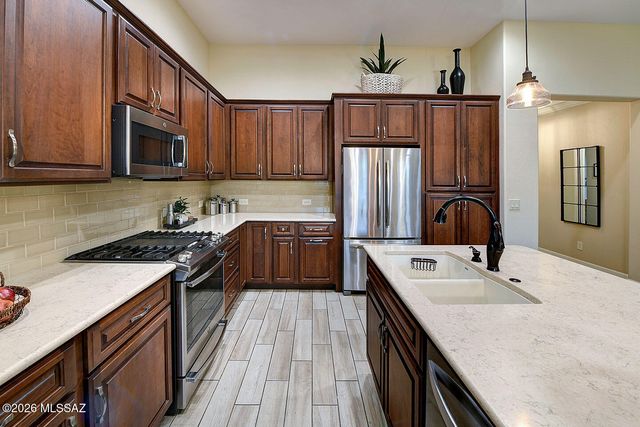 2397 E Skywalker Way, Green Valley, AZ 85614