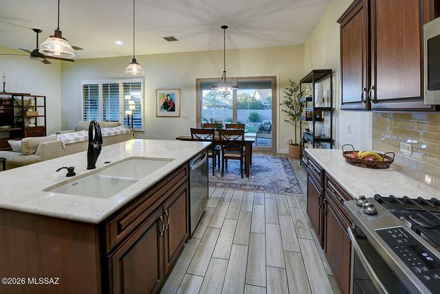 2397 E Skywalker Way, Green Valley, AZ 85614