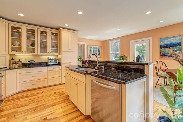 42 Church Street, Weaverville, NC 28787