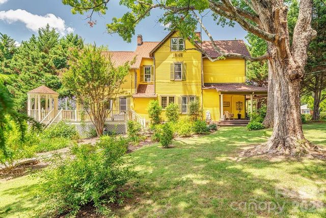 42 Church Street, Weaverville, NC 28787