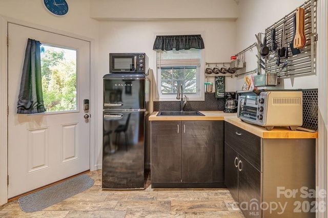 42 Church Street, Weaverville, NC 28787