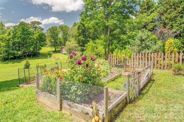 42 Church Street, Weaverville, NC 28787
