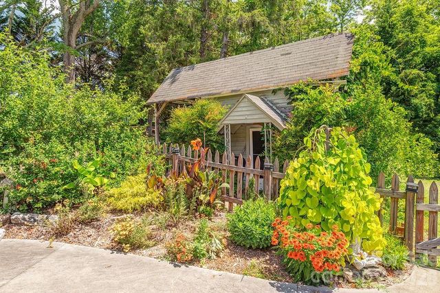 42 Church Street, Weaverville, NC 28787