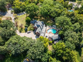 3545 Lincoln Place Drive, Des Moines, IA 50312