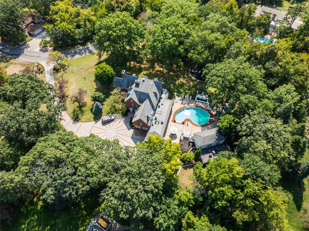 3545 Lincoln Place Drive, Des Moines, IA 50312