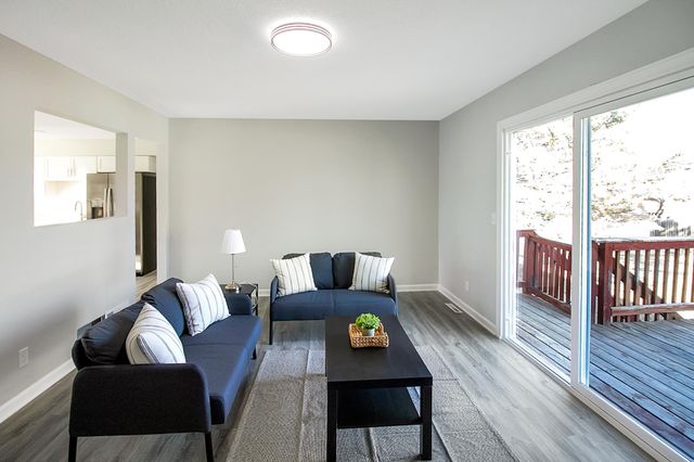 8222 France Avenue N, Brooklyn Park, MN 55443