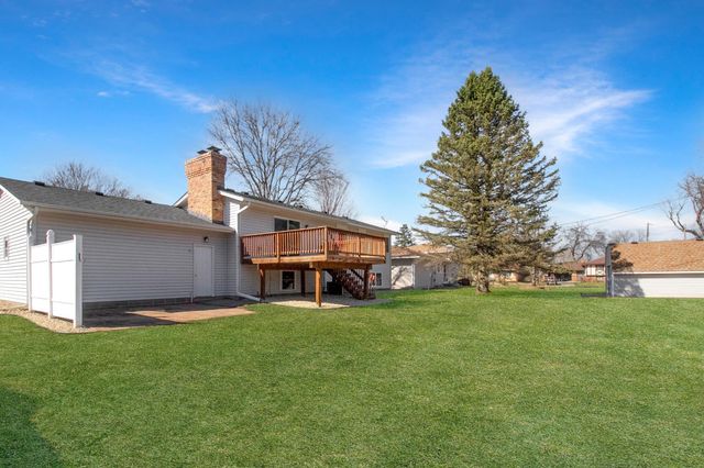 8222 France Avenue N, Brooklyn Park, MN 55443